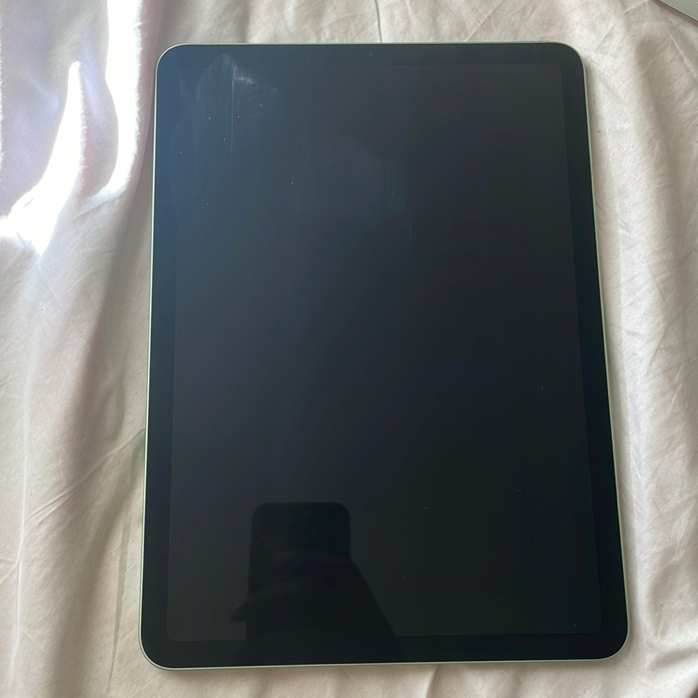 2020 Apple ipad Air 64GB Green